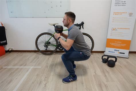 Squat Per Ciclisti Guida Definitiva Su Come Applicarlo Bikeitaliait