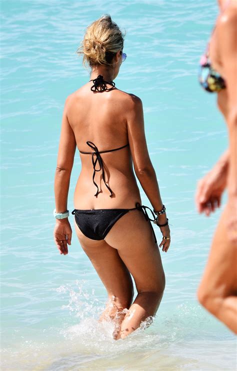 Lady Victoria Hervey In Bikini Showing Some Ass Crack On A Beach In Barbados Porn Pictures Xxx