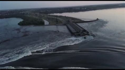 Guerre en Ukraine le barrage de Nova Kakhovka sur le Dniepr attaqué