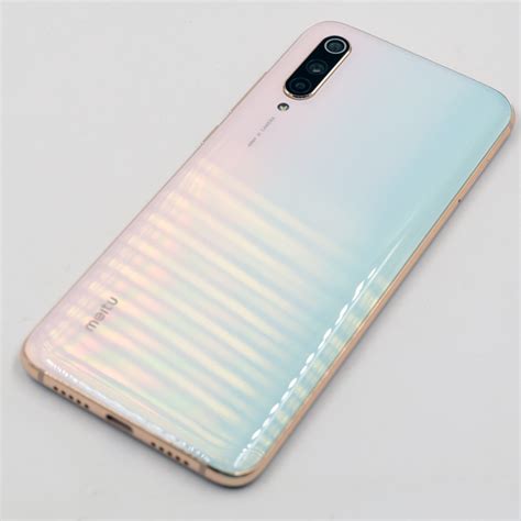 Распаковка Xiaomi Mi CC9 Meitu Custom Edition живые фотографии