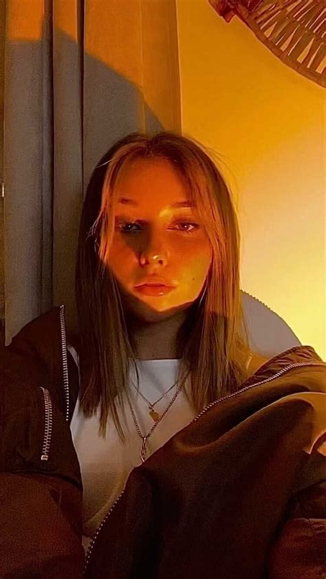 3 Hot Sexy Perrinerbrt Bikini Pics