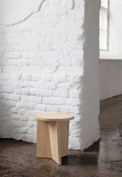 Nikari Marfa jakkara/pöytä, saarni | Finnish Design Shop