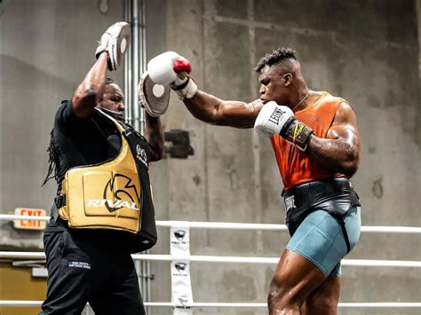 Mike Tyson Encense Francis Ngannou Avant Le Combat Contre Tyson Fury