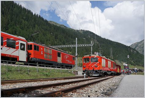 Oberwalds Bahnh Fe Oben Der Mgb Bahnhof Und Unten Der Dfb Museum