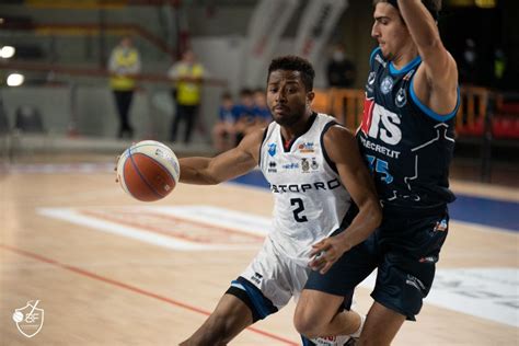 Basket Serie A La Ristopro Fabriano Fa Il Bis Battuta Ferrara