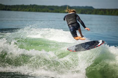 How to Choose the Right Wakesurf board - WakeHouse