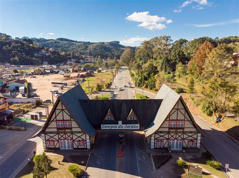 Viagem de Inverno descubra a cidade de Campos do Jordão Buser