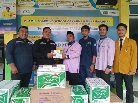 MDMC Sumbar Salurkan Bantuan 8000 Masker Dan Air Mineral Ke Ponpes