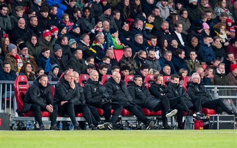 Leegloop Bij Fc Emmen Na Trainer Dick Lukkien Vertrekken Ook Al Zijn