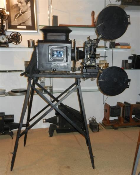 ANTIQUE LARGE RARE 35 MM FILM PROJECTOR WITH MANUAL OPERATION AND ARC ...