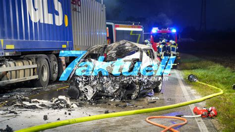 T Dlicher Frontalcrash Hyundai Kracht Frontal Gegen Actros Lkw Pkw