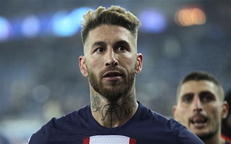 Sergio Ramos Empuja A Fot Grafo Tras Derrota Del Psg Video Grupo Milenio