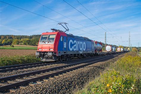 482 039 5 Der Sbbcargo Ist Am 19 10 2022 Mit Einem Aufliegerzug Bei