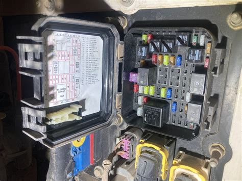 Kenworth T880 Fuse Box For Sale