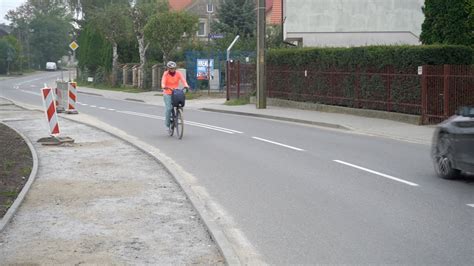 Mokronos Dolny budowa ścieżki rowerowej dla bezpieczeństwa