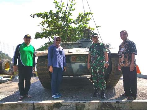 Tank Bersejarah Bekas Operasi Trikora Hiasi Objek Wisata Pantai Padang