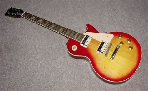 Gibson Les Paul Classics With Yellow Inlays Hit It Or Throw In Fire