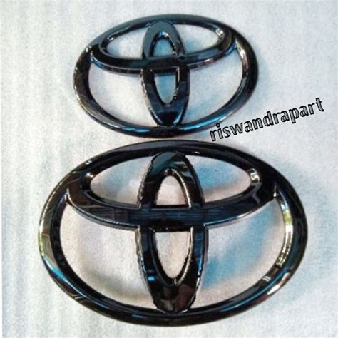 Logo Emblem Grill Depan Belakang TOYOTA RAIZE HITAM GLOSS Satu Set