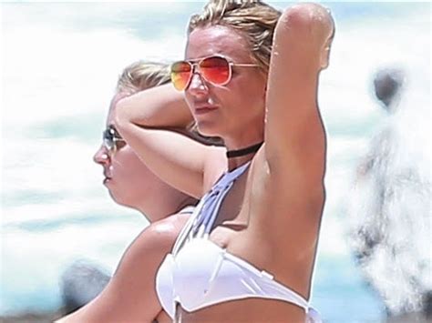 Britney Spears Nipple Slip Bikini Beach Candids Nude OnlyFans Leaked
