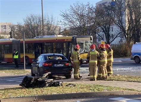 Wypadek W Alei Wilanowskiej Autobus Miejski Zderzy Si Z Samochodem