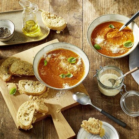 Tomatensuppe mit Ciabatta Schnelle italienische Küche