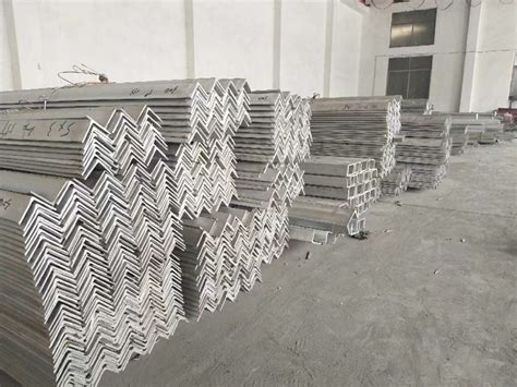 China Hot Rolled 201 321 304 316l 310s 2205 2507 904l Stainless Steel Angle Bar Equal Angle Bar