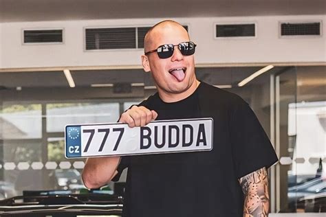 Budda i 7 Aut Oto ile YouTuber może zarobić na loterii i rozdawaniu