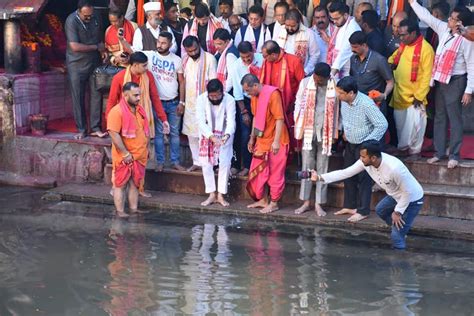 Cm In Kamakhya Temple मुख्यमंत्री शिंदेंनी नवस केला पूर्ण समर्थकांसह