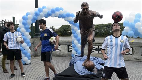 Lionel Messi Statue Cut In Half | beIN SPORTS