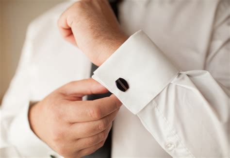 How To Put On Cufflinks Correct Way To Wear Cufflinks Valuxxo