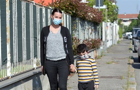 Ma Se Il Figlio Ha La Febbre Noi Genitori Possiamo Andare Al Lavoro