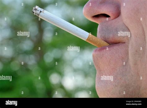 Male Smokers Hi Res Stock Photography And Images Alamy