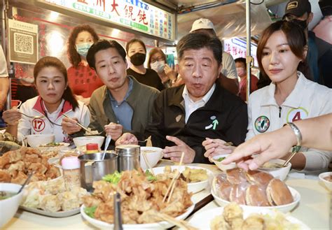 陳時中走訪中原市場品美食 圖 Yahoo奇摩汽車機車