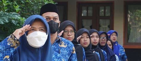 Upacara Peringatan Hari Pendidikan Nasional Smp Negeri 9 Malang