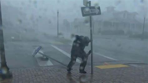 Jim Cantore Hangs On During Hurricane Ian - Videos from The Weather Channel