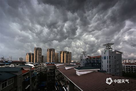 风雨欲来乌云压城 四川遂宁天空宛如科幻大片 天气图集 中国天气网