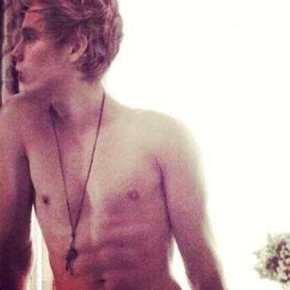 Luke Hemmings Shirtless 2022