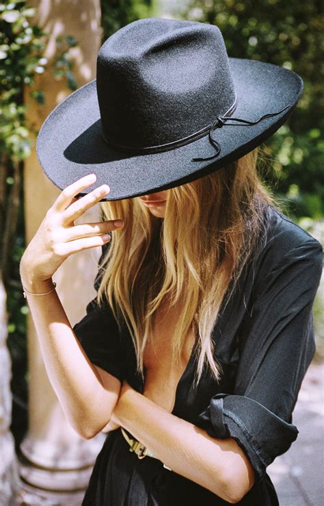 Pin By Alicia Bara On Sombreros Y Tocados Women Hats Fashion Fashion