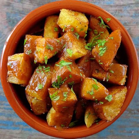 Spicy Patatas Bravas – Super easy Spanish tapas recipe