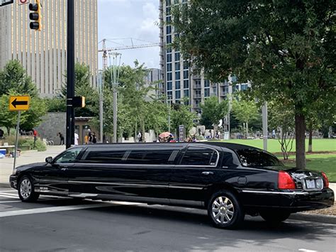 8 Passenger Black Lincoln Limo | Limo Charlotte