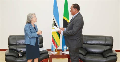 MFA Tanzania WAZIRI PROF KABUDI AKUTANA NA KUPOKEA HATI ZA