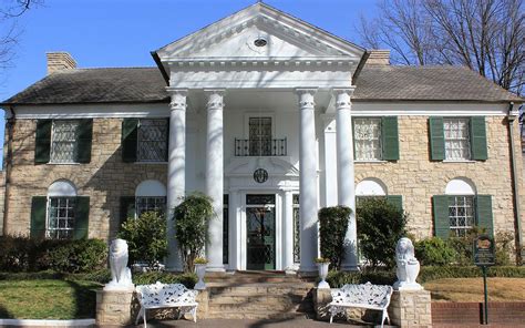 Elvis' Graceland Mansion Photograph by Rod Andress - Fine Art America