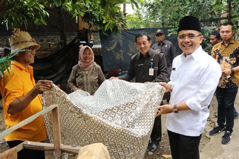 Perajin Batik Banyuwangi Mulai Gencar Pakai Pewarna Alam Berita