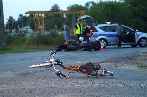 Motocyklista zderzył się z rowerzystą na skrzyżowaniu Jedna osoba