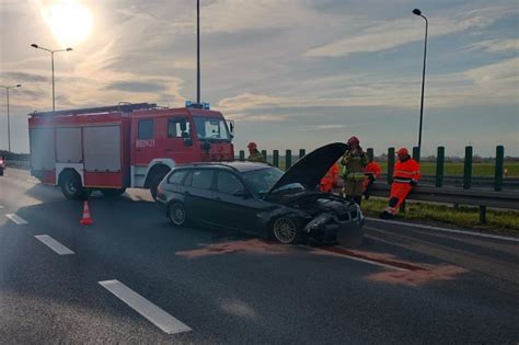 Zderzenie trzech samochodów na obwodnicy Serocka w pobliżu zjazdu na