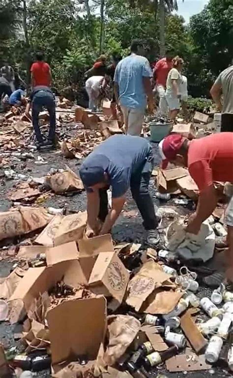 Vuelca Tr Iler Con Cervezas En L Mites De Veracruz Y Oaxaca