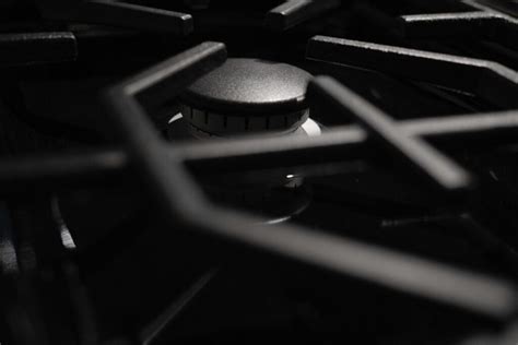 Wolf gas cooktops | Stylish cooking with maximum control