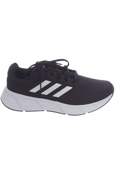 Tenis Color Negro Adidas Closeando