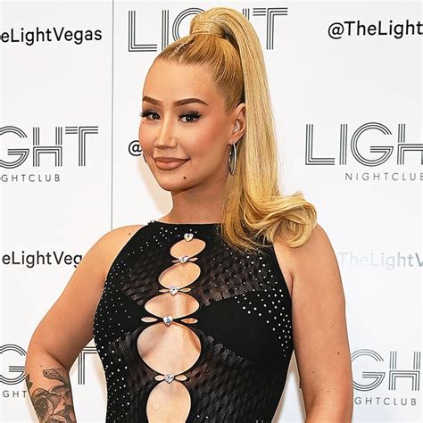 Iggy Azalea Says Saudi Arabia Authorities Kicked Her Off Stage After