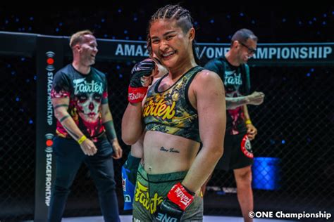 Stamp Fairtex Pumps Up Phetjeeja Lukjaoparongtom Ahead Of One Fight